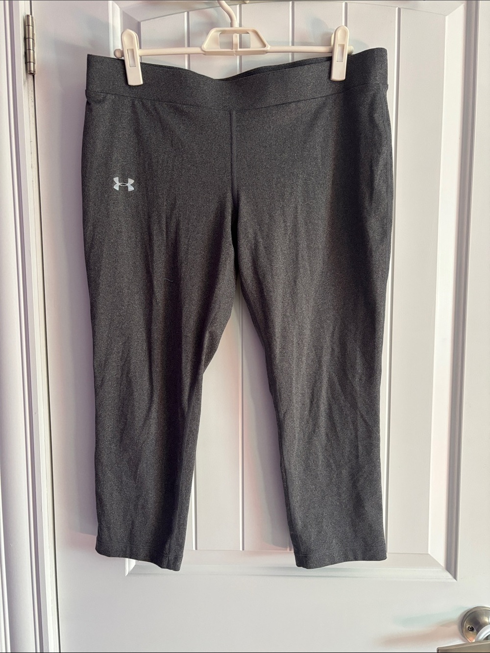 Under Armour Women's Dark Gray Capri Performance Leggings